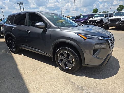 Used 2026 Nissan Rogue SV FWD image 15
