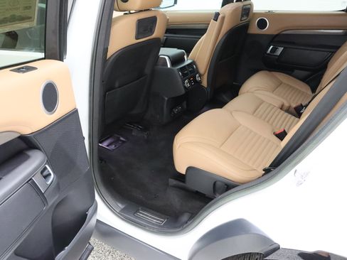 Used 2023 Land Rover Discovery Metropolitan Edition AWD/4WD image 30