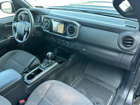 Used 2018 Toyota Tacoma TRD Sport AWD/4WD image 27