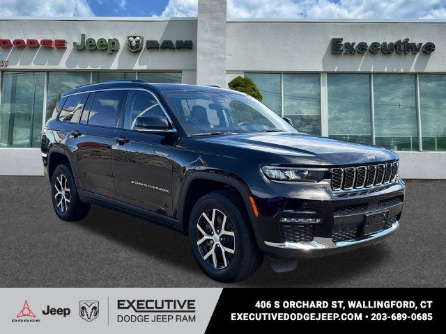 Used 2023 Jeep Grand Cherokee L Limited AWD/4WD image 5