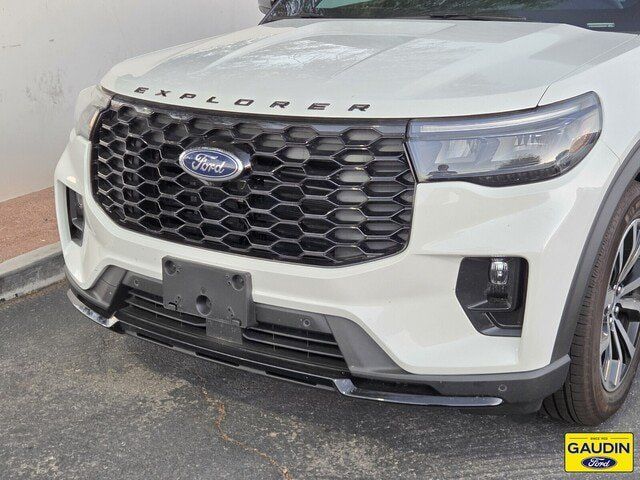 Certified 2025 Ford Explorer ST-Line RWD image 2