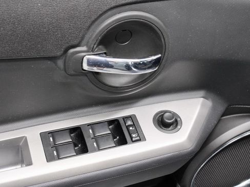 Used 2009 Dodge Avenger R/T FWD image 21