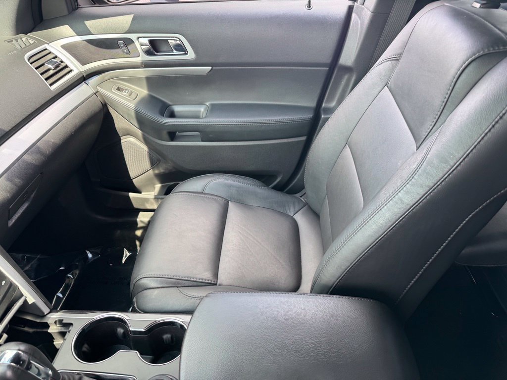 Used 2015 Ford Explorer XLT w/ Equipment Group 202A AWD/4WD image 21