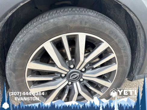 Used 2023 Nissan Kicks SR w/ Interior Electronics Package FWD image 9