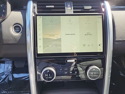 Certified 2025 Land Rover Discovery S image 17