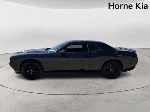 Used 2017 Dodge Challenger SXT w/ Blacktop Package image 6