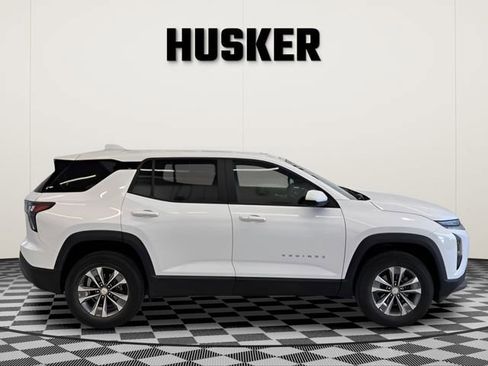 Used 2025 Chevrolet Equinox LT image 2