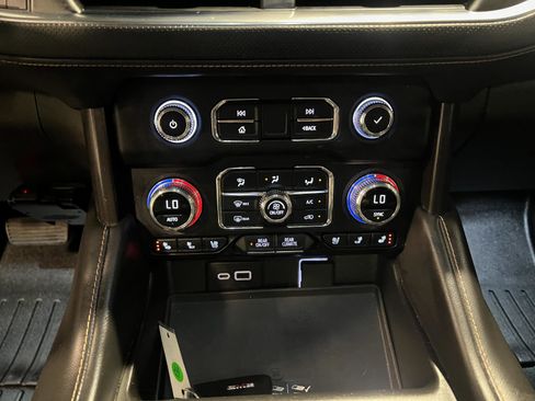 Used 2022 GMC Yukon XL AT4 image 19