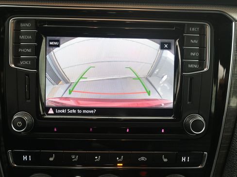 Used 2017 Volkswagen Passat 1.8T SEL Premium FWD image 35