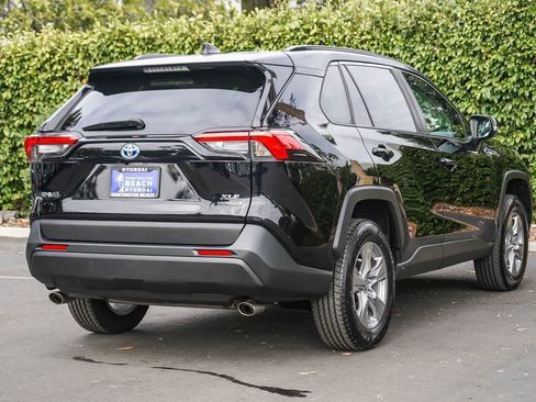 Used 2022 Toyota RAV4 XLE AWD/4WD image 6