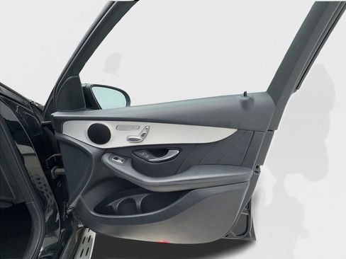 Used 2022 Mercedes-Benz GLC 300 image 31