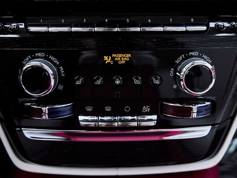 Used 2023 Rolls-Royce Phantom Sedan RWD image 84