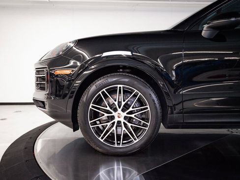 Certified 2024 Porsche Cayenne Coupe AWD/4WD image 11