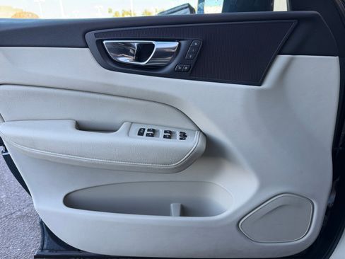 Used 2018 Volvo XC60 T6 Momentum w/ Convenience Package image 13