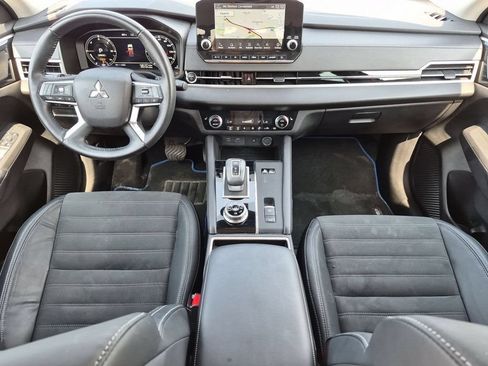 Used 2023 Mitsubishi Outlander 4WD Plug-In Hybrid image 28