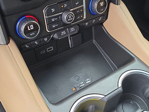 Used 2021 Chevrolet Suburban Premier image 28