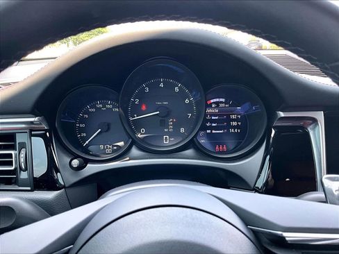 Certified 2024 Porsche Macan AWD/4WD image 25