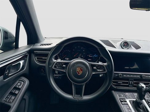 Used 2021 Porsche Macan image 24