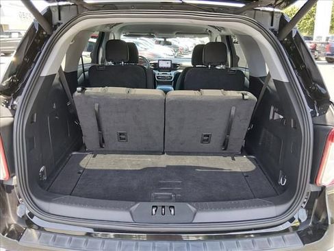 Used 2023 Ford Explorer XLT RWD image 15