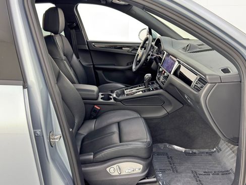 Used 2023 Porsche Macan image 16