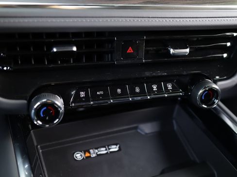 New 2026 Chevrolet Suburban LT w/ Comfort Package AWD/4WD image 18
