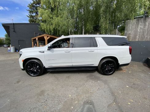 Used 2022 GMC Yukon XL Denali AWD/4WD image 3