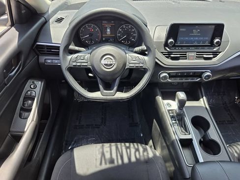 Used 2024 Nissan Altima 2.5 S FWD image 12