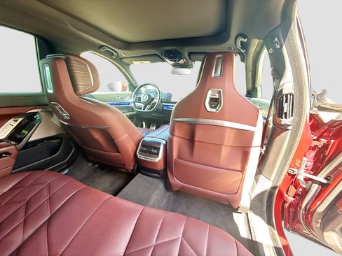 Used 2023 BMW 760i xDrive image 28