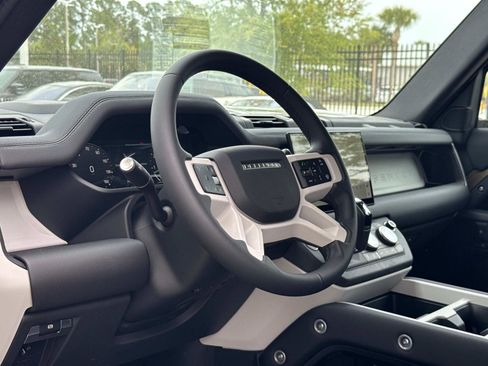 Certified 2025 Land Rover Defender 110 X-Dynamic SE image 22