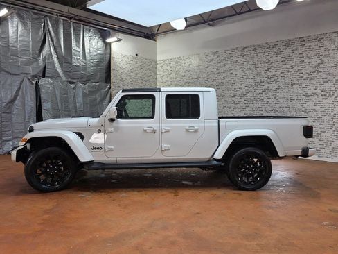 Used 2023 Jeep Gladiator Overland image 5