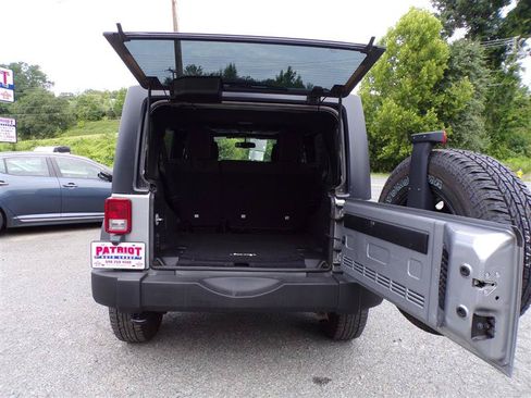 Used 2015 Jeep Wrangler Unlimited Sport w/ Quick Order Package 24S AWD/4WD image 29