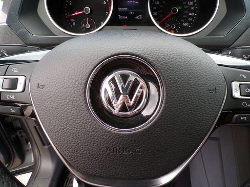 Used 2018 Volkswagen Tiguan SE w/ Panoramic Sunroof Package AWD/4WD image 32