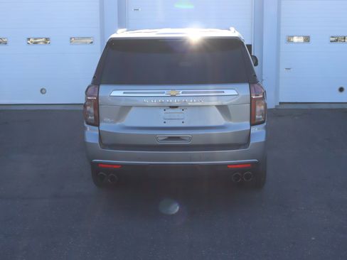 Used 2024 Chevrolet Suburban High Country w/ Advanced Technology Package image 9