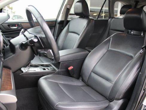 Used 2017 Subaru Outback 2.5i Limited image 10