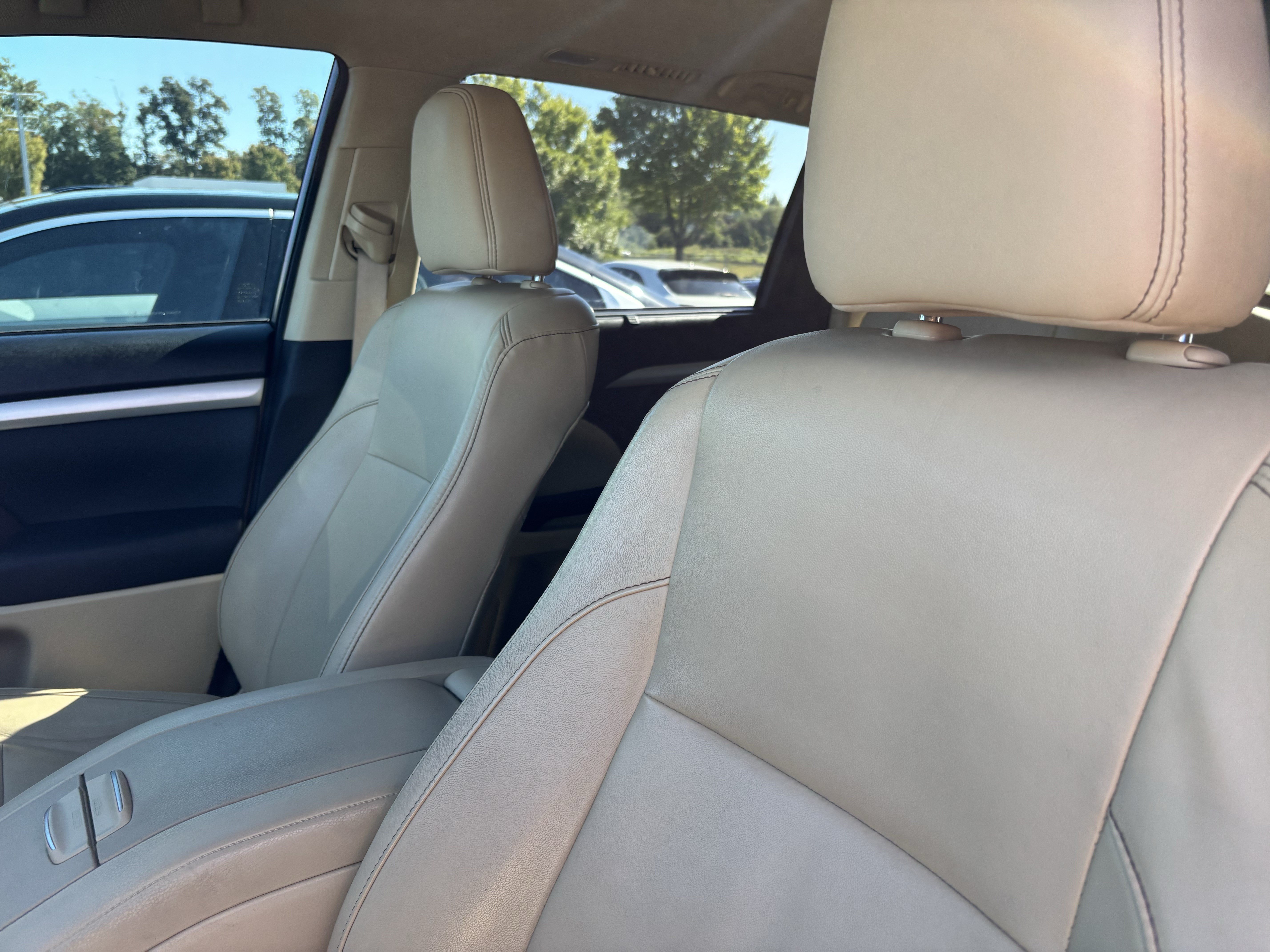 Used 2015 Toyota Highlander XLE FWD image 16