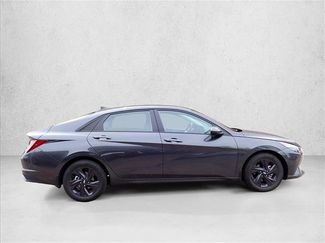 Used 2022 Hyundai Elantra SEL w/ Convenience Package FWD video 4