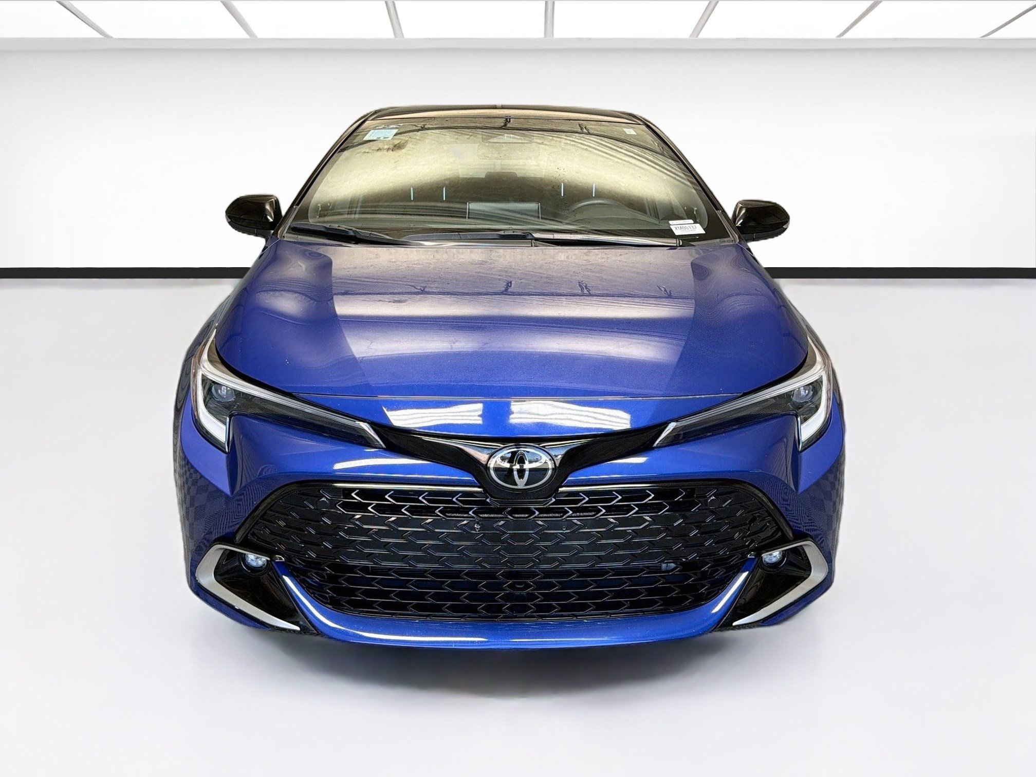 Used 2025 Toyota Corolla XSE FWD image 2