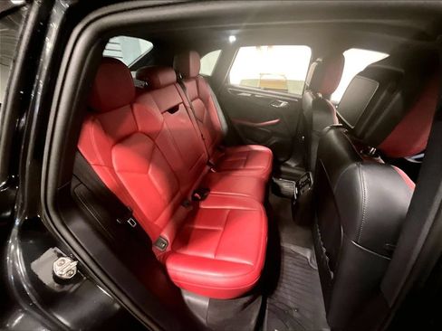 Certified 2023 Porsche Macan AWD/4WD image 21