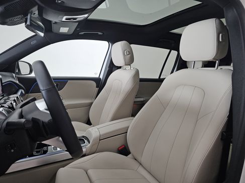 Certified 2025 Mercedes-Benz GLB 250 4MATIC image 9