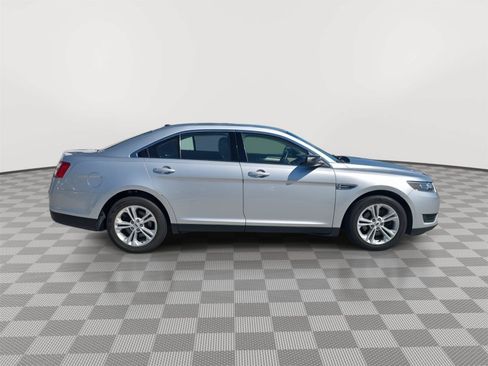 Used 2018 Ford Taurus SE FWD image 5