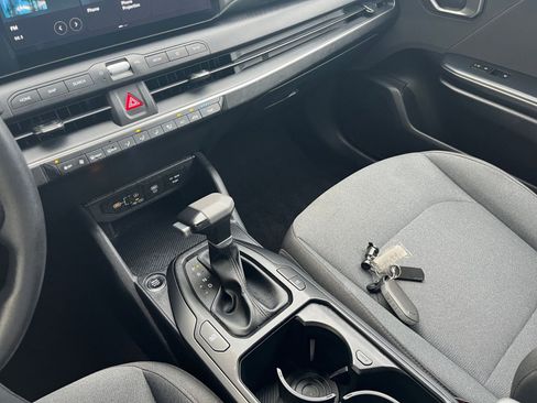 Used 2025 Kia K4 LXS image 40