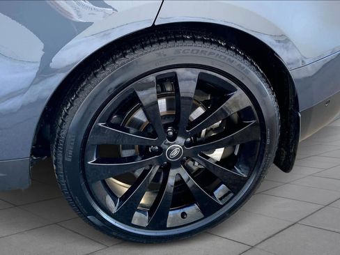 Used 2025 Land Rover Range Rover Sport SE image 10