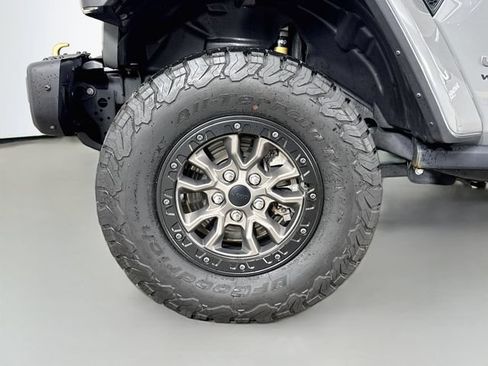 Used 2022 Jeep Wrangler Unlimited Rubicon AWD/4WD image 35