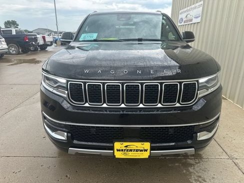 Used 2024 Jeep Wagoneer Series II AWD/4WD image 3