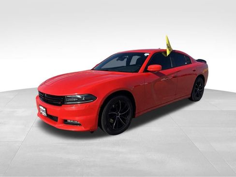 Used 2017 Dodge Charger SXT w/ Driver Confidence Group RWD image 3