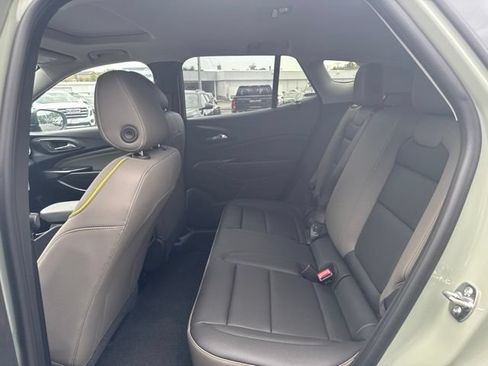 New 2026 Chevrolet Trax ACTIV w/ Sunroof Package FWD image 10
