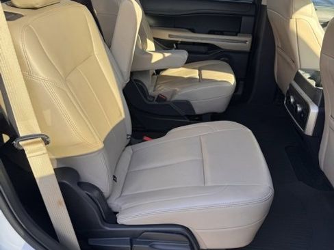 Used 2024 Ford Expedition XLT image 14