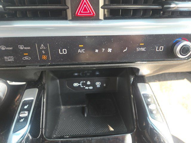 Used 2024 Kia Sorento SX FWD image 19