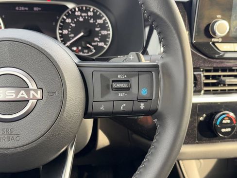 Used 2025 Nissan Pathfinder SV image 13