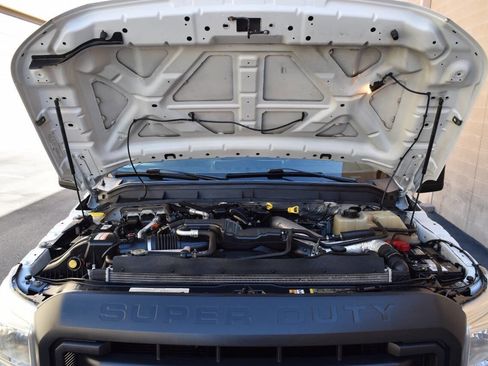 Used 2014 Ford F550 4x4 Crew Cab Super Duty image 33